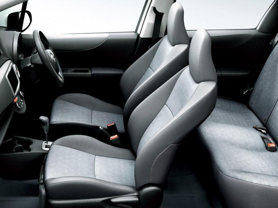  Toyota Vitz 2011 года  (фото 5 из 8)